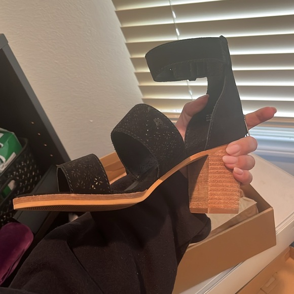 Black heels - Picture 4 of 6